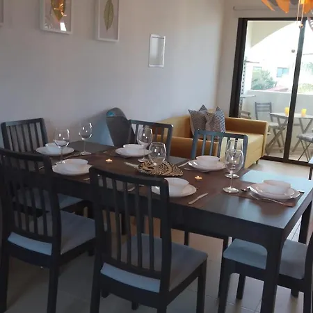 Rural Retreat 2 Bedroom With Communal Pool Apartment