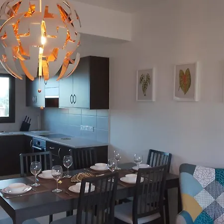 Rural Retreat 2 Bedroom With Communal Pool Apartament *